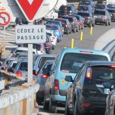 Marseille rue encombrée Marseille rue encombrée